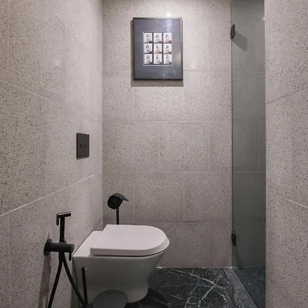 62 Design House Apartment